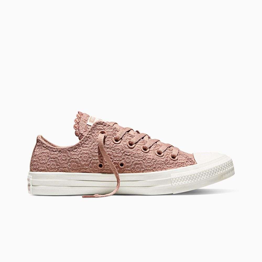 Chuck Taylor All Star women low top shoe